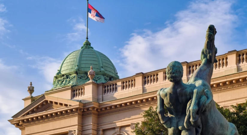 Elfogadta a szerb parlament a 2026-os költségvetés módosítását