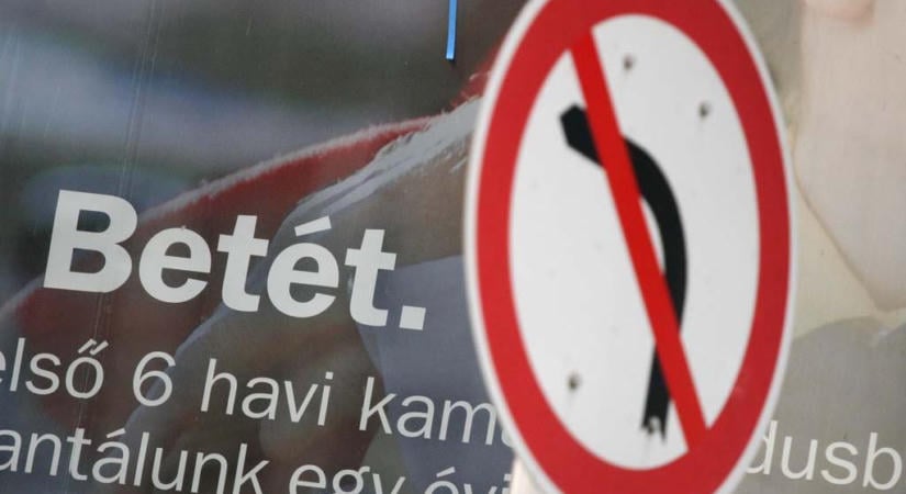Százmilliárdokat tolunk a lakossági betétekbe: kiderült, hogy kerekedett ekkorára az összeg
