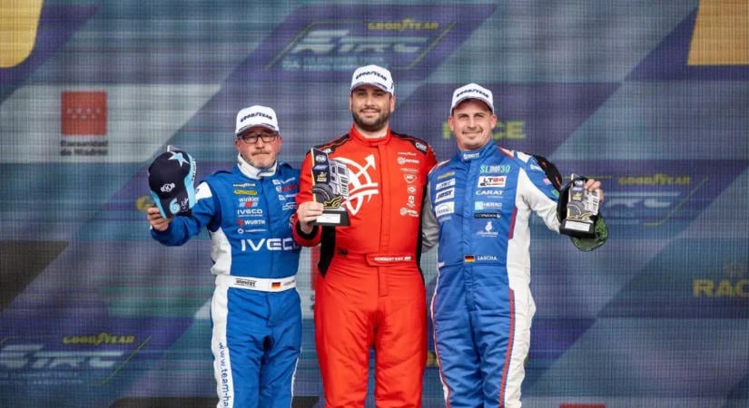A spanyol szezonzáróra is jutott két győzelem Kiss Norbinak és a Révész Racingnek!