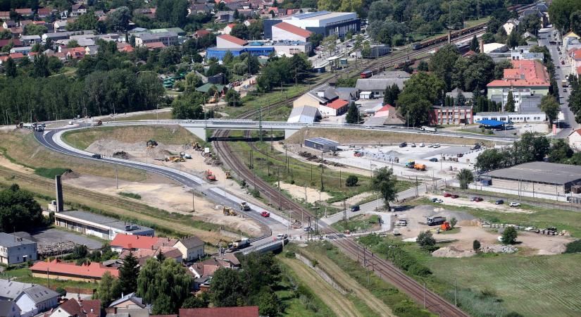 Csütörtöktől vehetjük birtokba az új felüljárót Kaposváron
