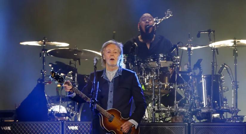 62 év után Taylor Swift esküvőjén játszotta el újra a Beatles egyik legnagyobb slágerét Paul McCartney
