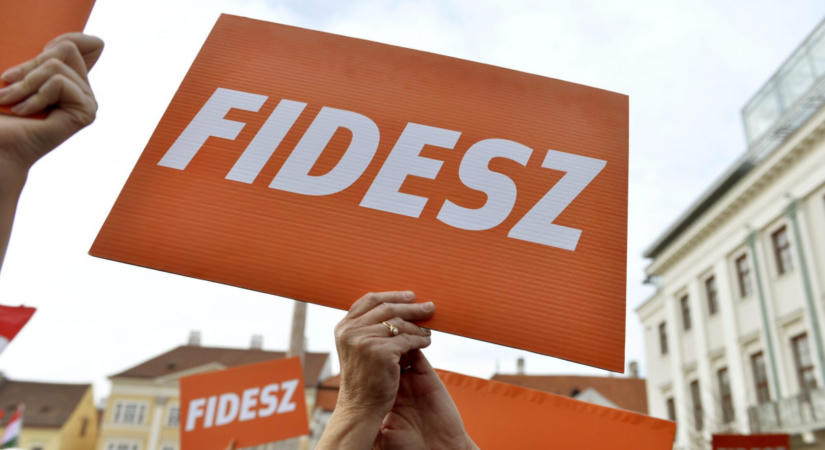Felcsillant a remény a fideszesekben: a Tisza Párt csökkenését mérik a kutatóintézetek