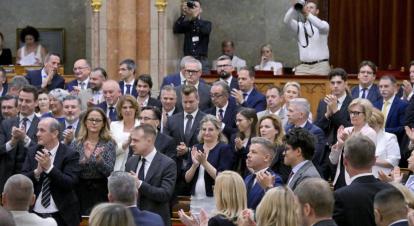 Állva tapsoltak a parlamentben, megszavazták a Vagyonvisszaszerzési Hivatal felállításáról szóló javaslatot