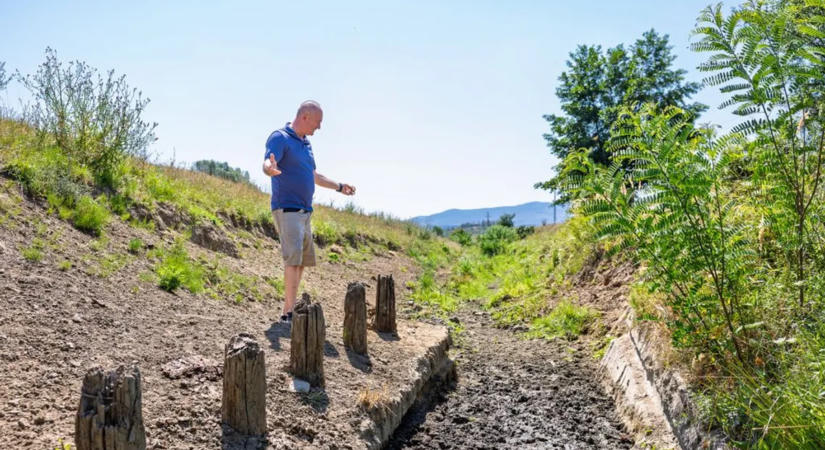 Drámai fotók: teljesen kiszáradt a Zagyva Mátraterenyén