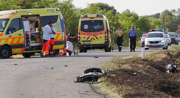 Autóval ütközött, majd harminc métert repült a motoros Izsáknál, életveszélyes állapotban szállították kórházba