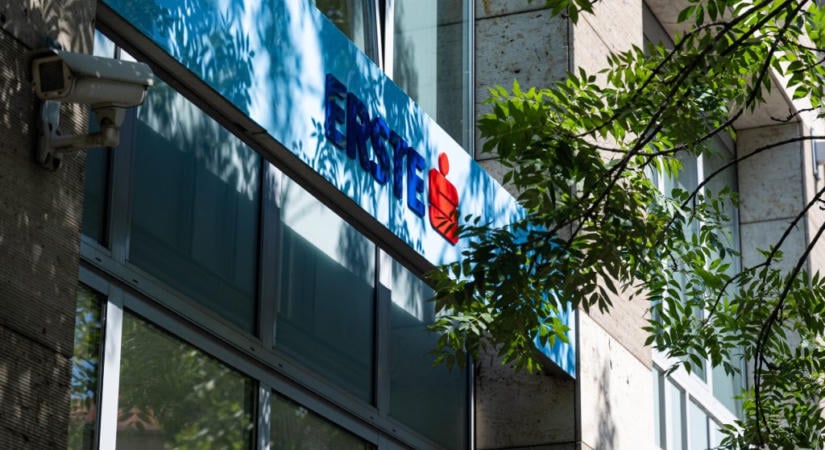 Eltörölte az Erste a revolutos készpénzfelvételi díjat