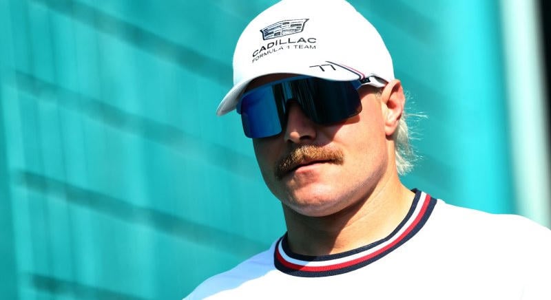 Bottas biciklivel megy a következő nagydíjra