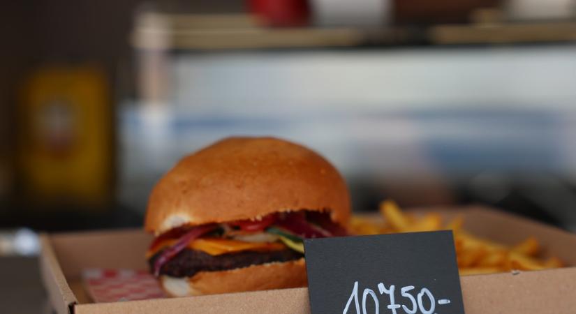 Sokkoló árak a Hungaroringen: 16 ezer a hamburger, 1500 a víz - itt az árlista a Forma-1-ről