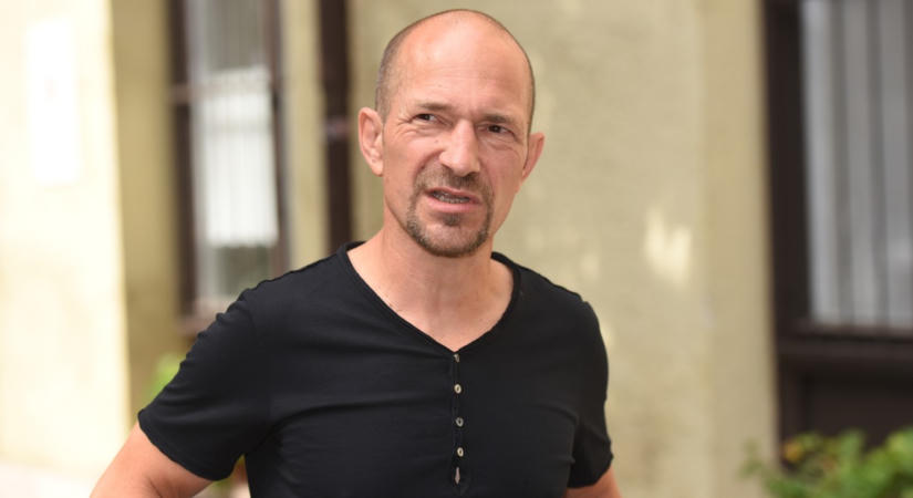 Építőanyagot kér a követőitől Vadon Jani
