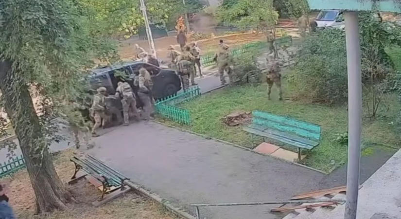Videón a Kijevben egymásra lövöldöző ukrán hírszerzők