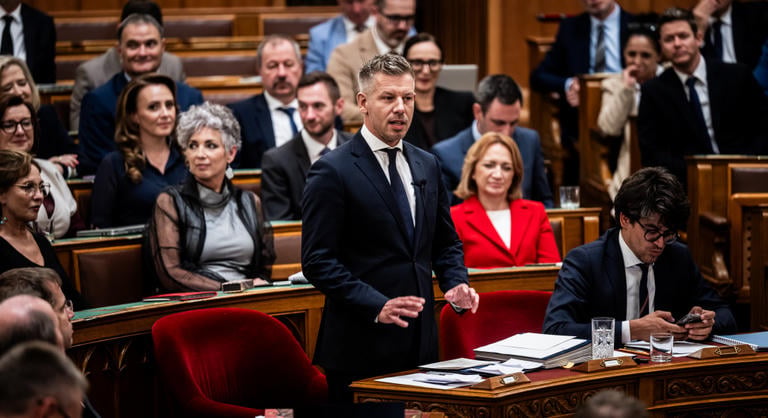 Sorsdöntő szavazások várnak ma a képviselőkre, de előtte össztűz alá vehetik Magyar Pétert - Az Országgyűlés ülése