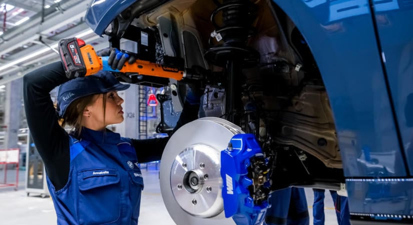 Német szakemberek Debrecenben, új elektronikai gyártás Steyrben: így épül a BMW közép-európai hálózata
