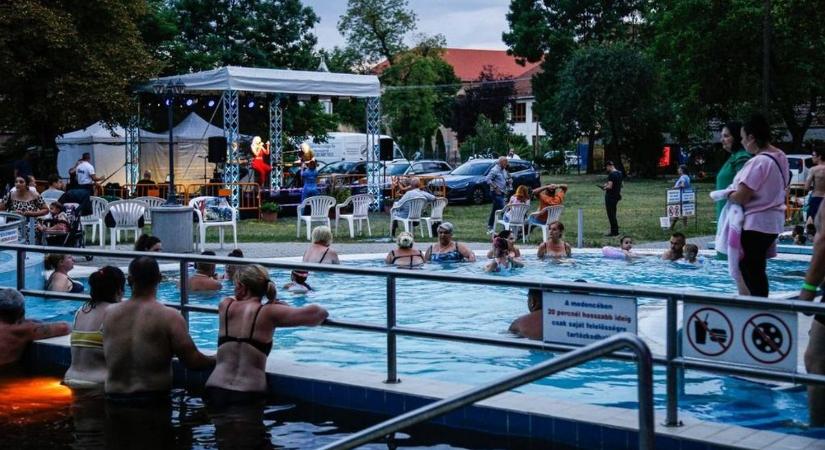 Csobbanás a csillagok alatt: jön a Strandok Éjszakája
