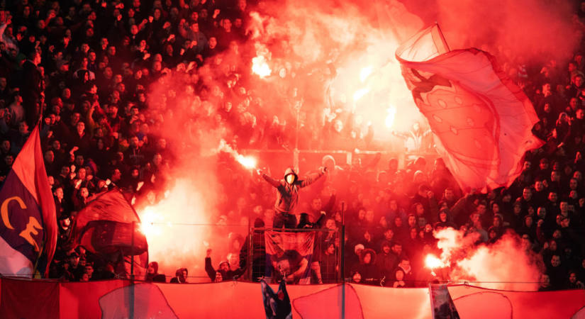 Népirtásért felelős háborús bűnöst éltető molinókat osztott meg a nagy múltú európai fociklub – fotó