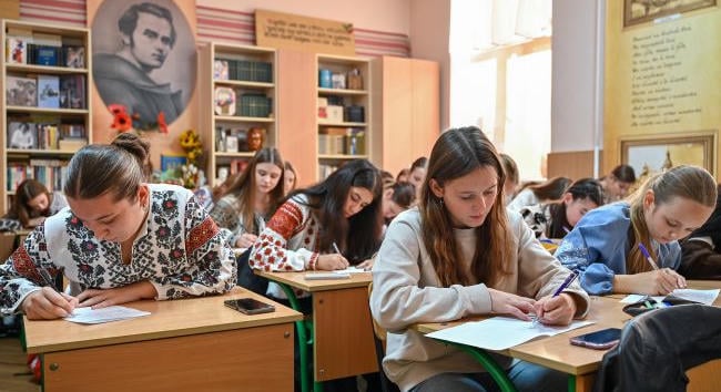 Az iskolákban a tanárok a belátásuk szerint 35 percre rövidíthetik a tanórák időtartamát – oktatási miniszter