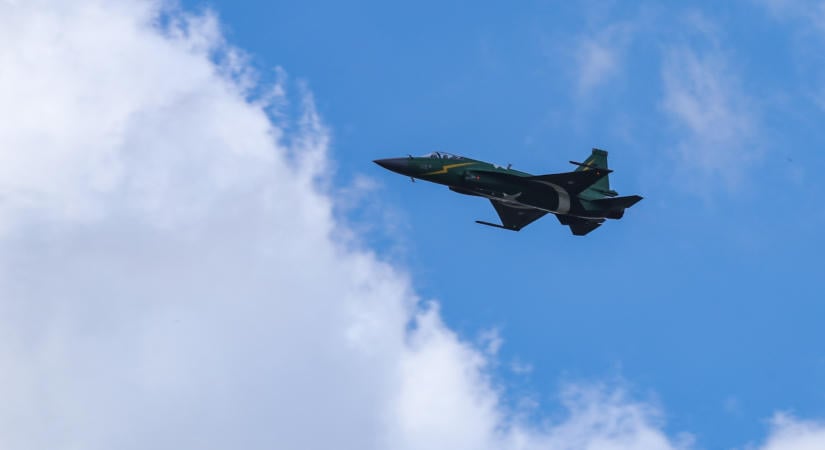 Támadásba lendült az atomhatalom: lebombáztak egy 700 ezres várost