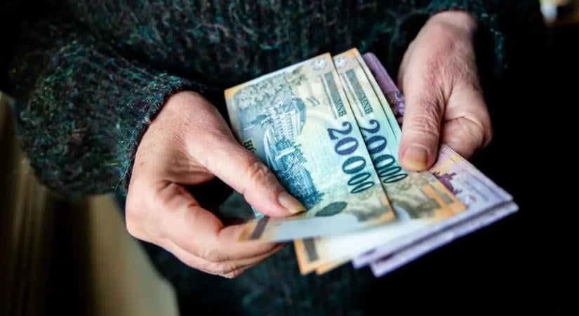 Rossz hírrel indult a hétfő: Hirtelen megütötték a forintot, meglódult az euró és a dollár
