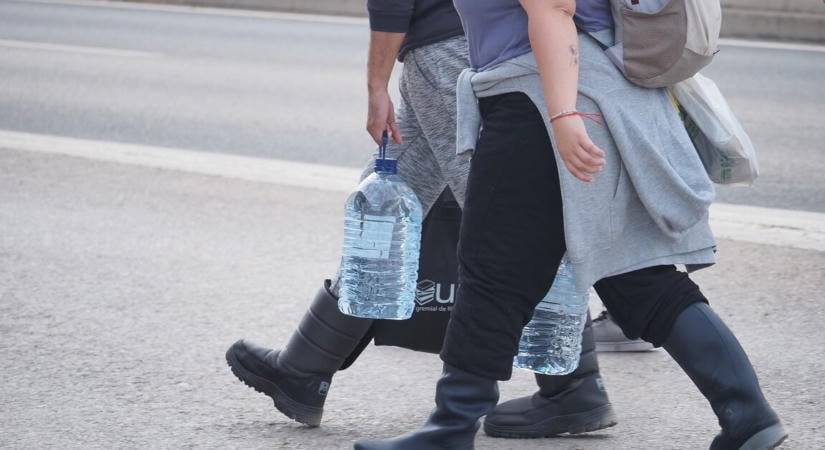 Katasztrófális áradások pusztítanak Spanyolország keleti részén, több mint 800 ezer ember zárkózott be