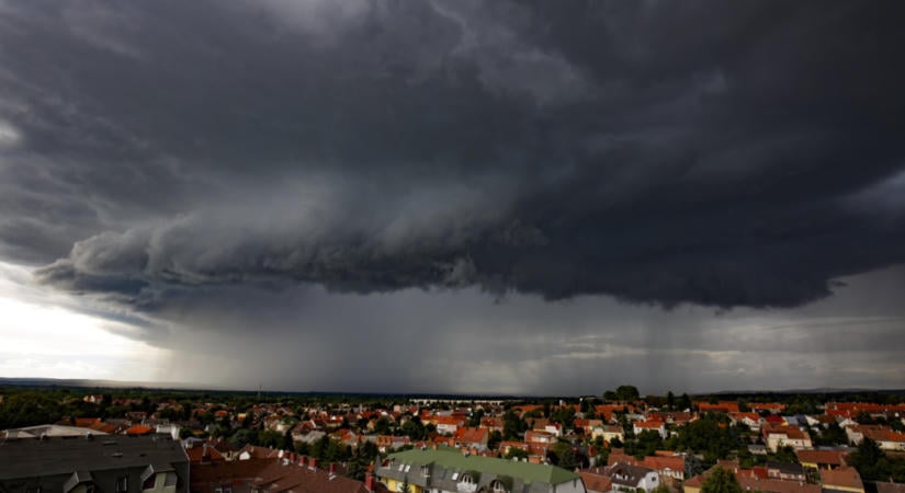 Ítéletidő érkezik, „északnyugat felől, az éjféli órákban érheti el Magyarországot”