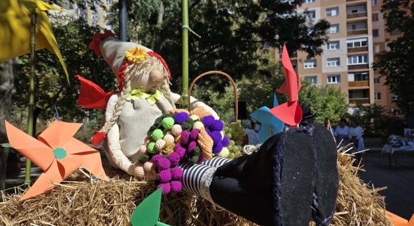 Színes kavalkád az őszi mulatságon – remek volt a Castellum Zsibongó forgataga (galériával)