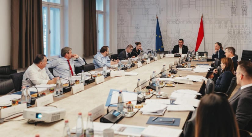 Vitézy Dávid vezetésével megalakult a kormányon belüli fejlesztési kabinet