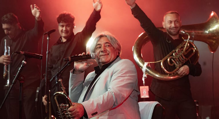 A trombita nagykövete, a műfaj élő legendája kotta nélkül, hallás után játszik