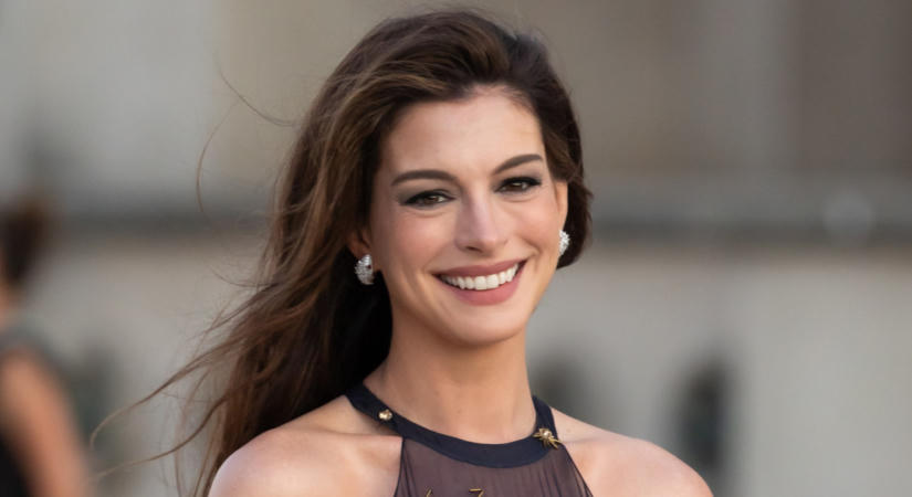 Anne Hathaway outfitje a bizonyíték rá, hogy a kényelem és a stílus kéz a kézben járnak