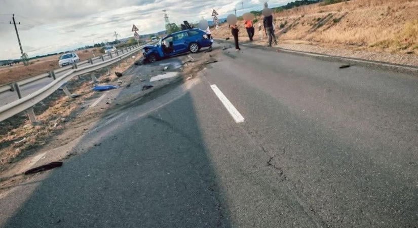 Baleset történt a 26-os főúton, hatalmas a torlódás!