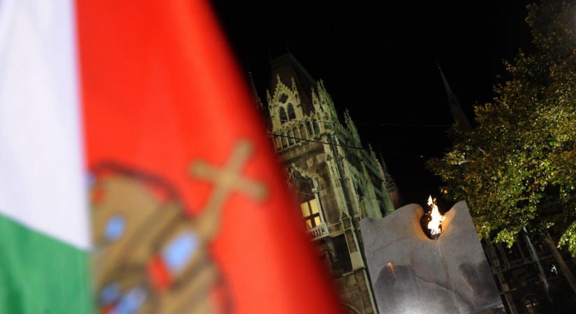 Petíciót írtak Forsthoffer Ágnesnek, visszaállítanák a Kossuth térre a Forradalom Lángja című 1956-os emlékművet