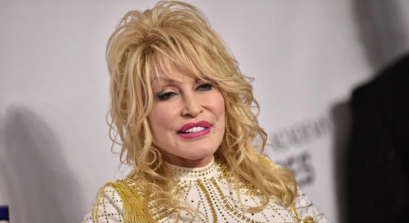 Bízott a gyógyulásában! Dolly Parton halála előtt titokban Németországba utazott egy kísérleti kezelés miatt