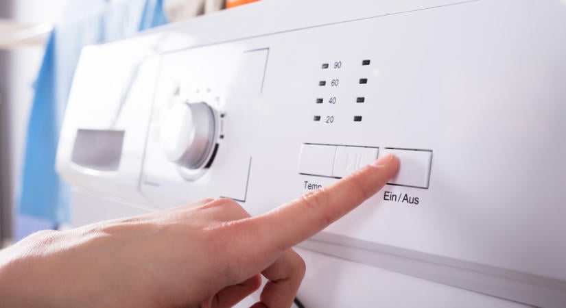 Időt, pénzt és energiát spórolhatsz, ha ez a beállítást megváltoztatod a mosógépen