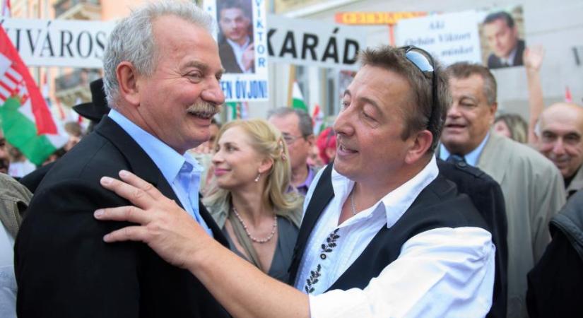 Adománygyűjtést indított a Momentum politikusa, hogy Bencsik András és barátai „hazatérhessenek a Szovjetunióba”