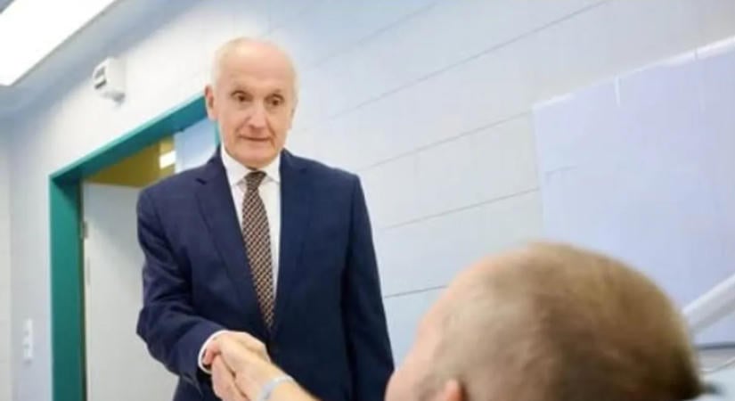 Hírek érkeztek a sérült Gripen-pilótáról, személyesen kereste fel a köztársasági elnök