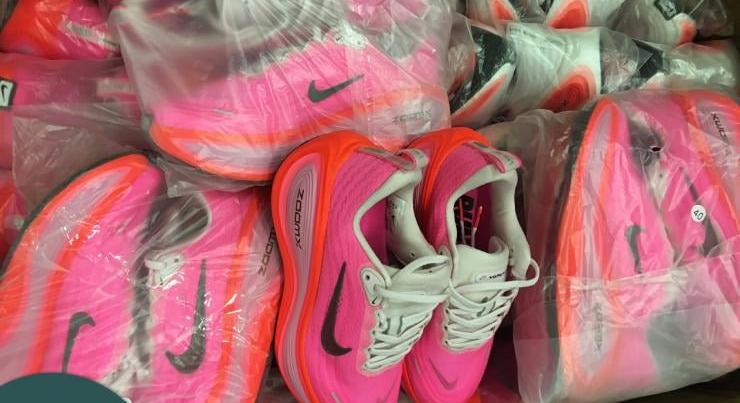 Óriási fogás Záhonynál: félmilliárdos Gucci- és Nike-szállítmánnyal buktak le a határon