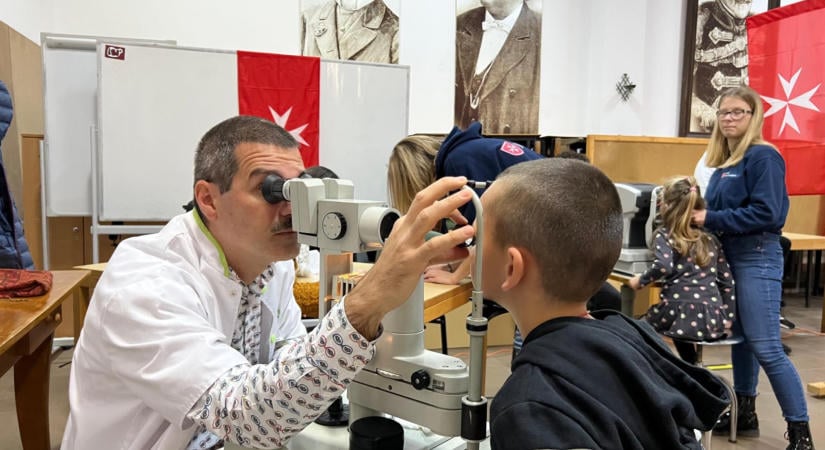 Látásvizsgálat kisdiákoknak: azt hitték, lassabban tanul, pedig nem látta jól a betűket