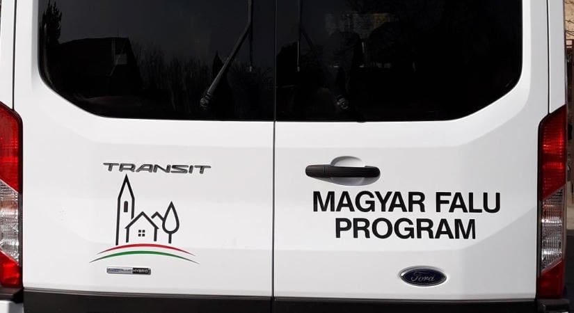 1600 kilométerre látták a magyar falubuszt: görögországi strandon is találkoztak vele