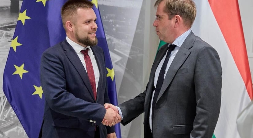 Pintér Bence Ruff Bálinttal tárgyalt Győr fontos ügyeiről: a színház felújítása, az autóipar helyzete és a polgármesteri vétójog is az asztalra került