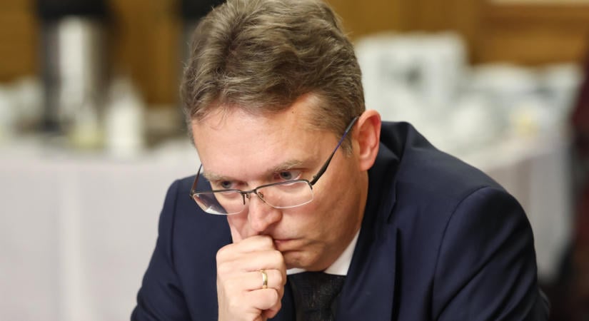 Friss részletek: Hankó Balázst 30 fegyveres várta, bilincsben szállították el