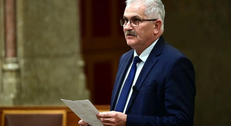 Nem védte tovább a mentelmi jog, évtizedek után gyanúsított lett Simon Miklós