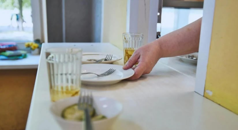 Újabb dolgozó bukott le a gyömrői menzán: döbbenetes, mit találtak nála