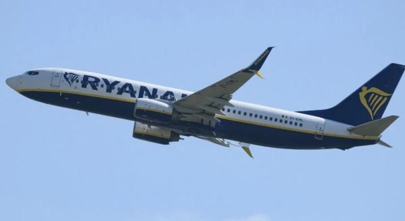 Rejtélyes biztonsági incidens miatt fordult vissza a Ryanair járata