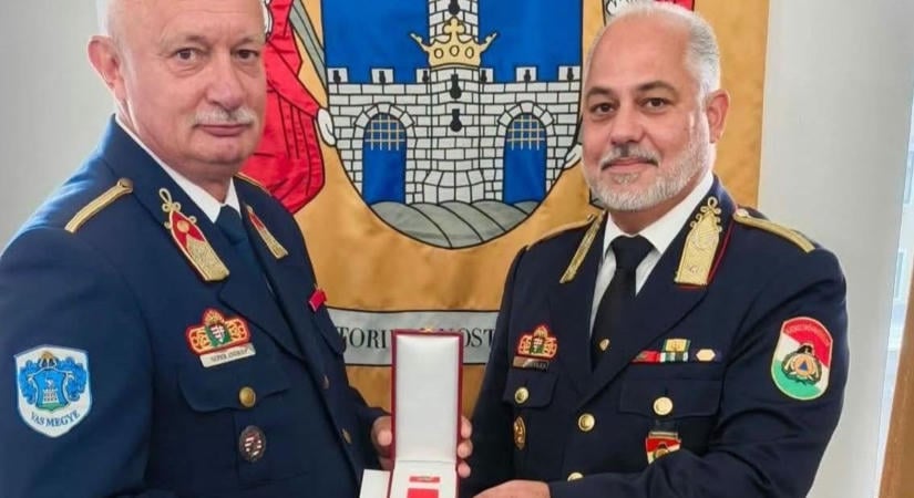 Megható pillanat Kőszegen: rangos elismerést a tűzoltó ezredes