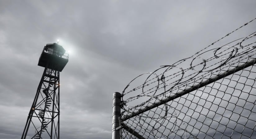 Megindulhat az oroszok menekülése a mozgósítás elől: katonákat vezényelnek a balti ország határára