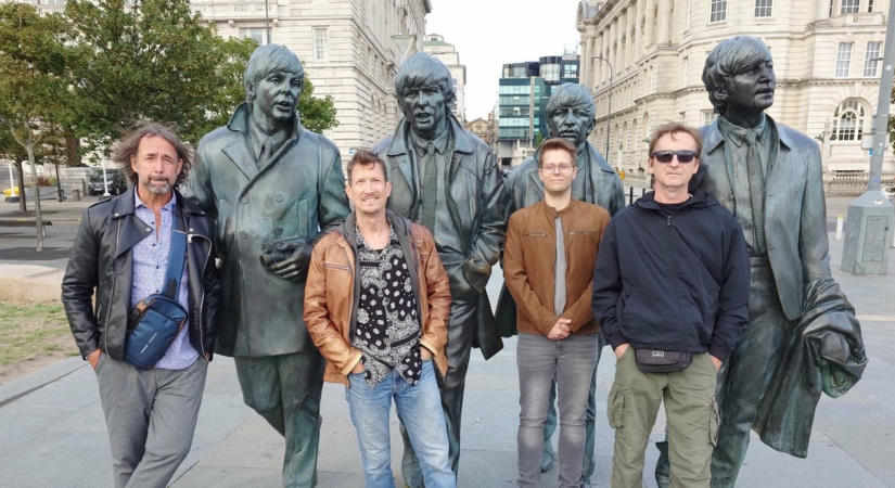 Káosz a liverpooli Beatles-fesztivál előtt: eltűntek az egyetlen magyar fellépő hangszerei