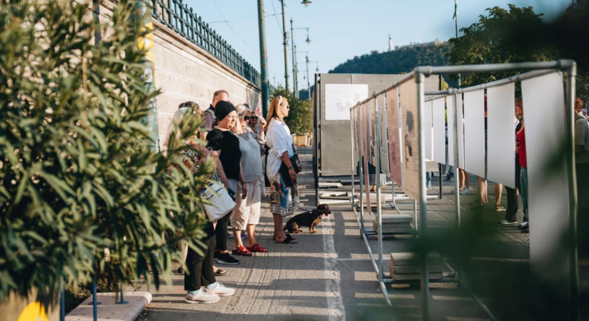 Másodszor is szétverték, idő előtt bezár a Hajléktalan nők hangja című kiállítás Budapesten