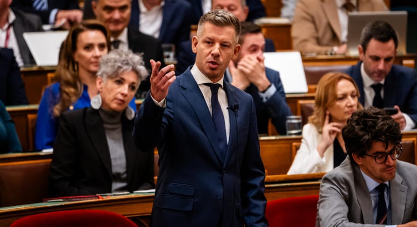 Elpattant a húr Magyar Péternél, a Dunába dobná az MNB-alapítványok iratait
