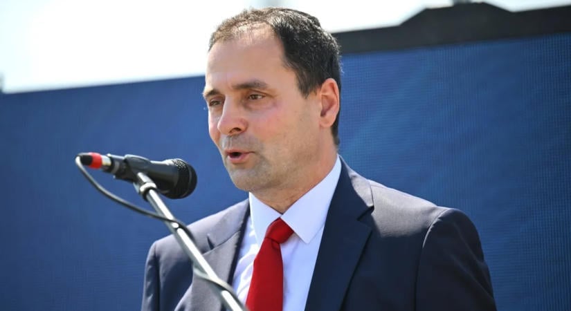 Alig öt hónap után lemondott a Gazdasági és Energetikai Minisztérium államtitkára