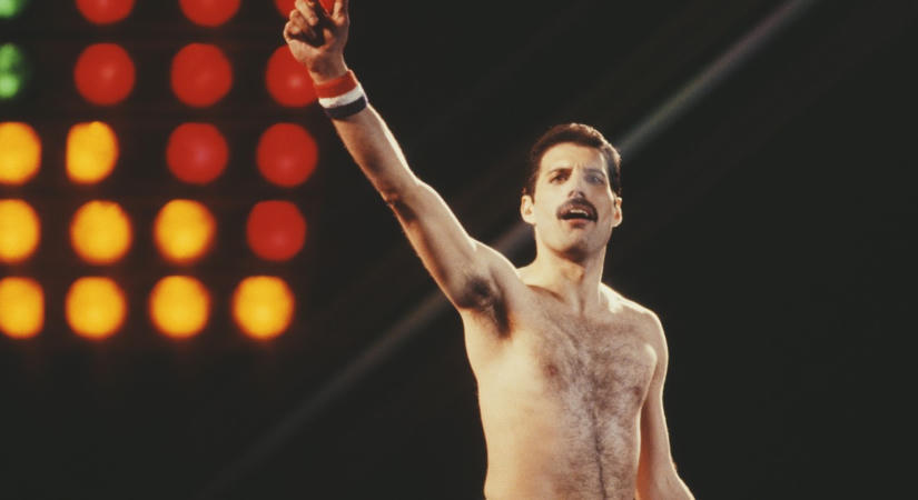 Itt a nagy bejelentés, szobrot kap a Balatonnál Freddie Mercury