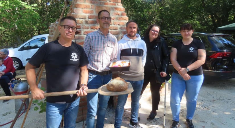 Községi kemencét avattak, közösséget építenek Szilsárkányban a helyi egyesülettel
