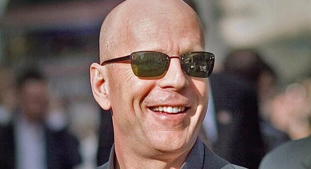 Megható fotó készült a súlyos beteg Bruce Willisről